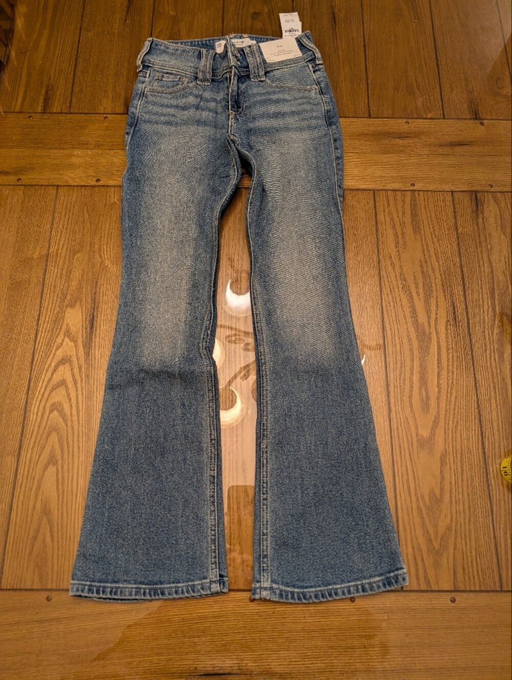 Hollister Women's Low-Rise Medium Wash Embroidered Florals Bootcut Jeans 000/W23